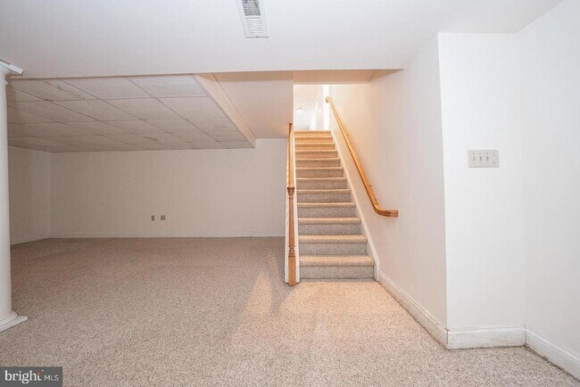 Building Photo - 301 Hanover Ct