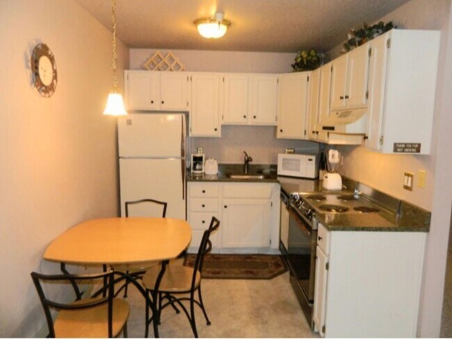 Building Photo - Perfectly Located Carriage House Condo