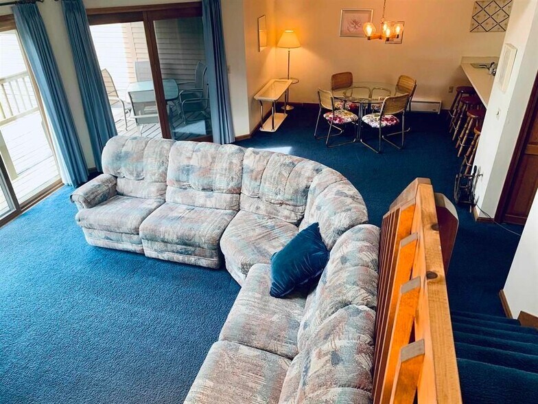 Building Photo - 61 Woodbury, 43