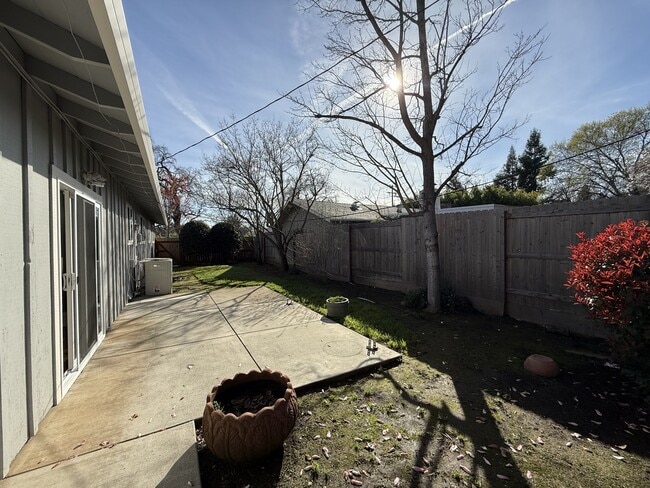 Building Photo - 5 Montclair Dr