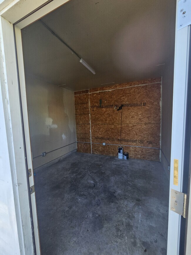 Building Photo - 409 E Kerr Ave