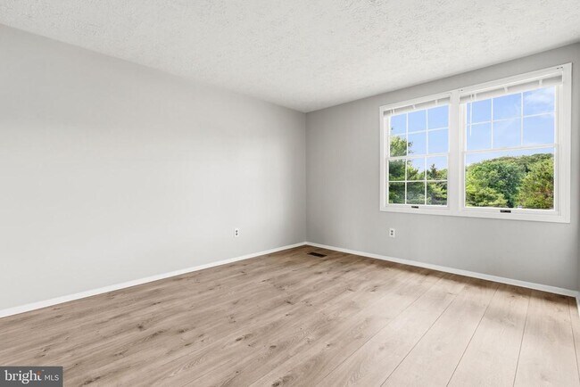 Building Photo - 4600 Brentleigh Ct