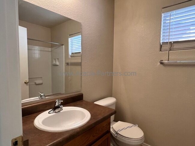Building Photo - Two Bedroom Home