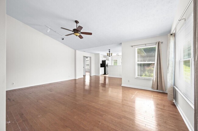 Building Photo - Awesome 4BE-Office/Bonus Room/ 2BA Home in...