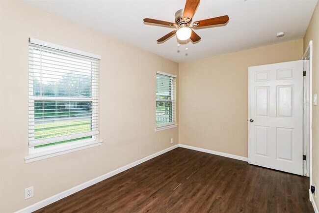 Building Photo - 6910 Cole Creek Dr