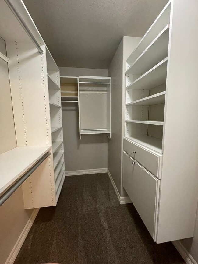 Building Photo - Sprawling Two-Story Home w/ Finished Basement in Maple Hill