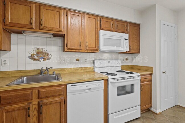 Building Photo - 6719 Sunset Woods Ct