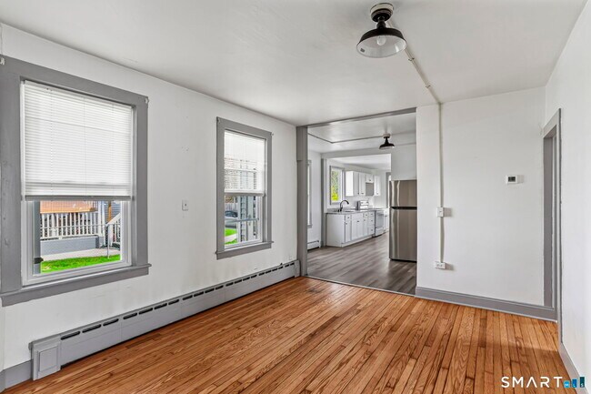 Building Photo - 63 Reynolds St