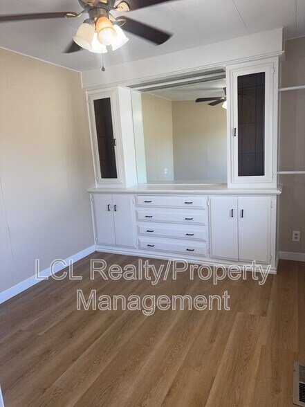 Building Photo - 25961 Leila Dr