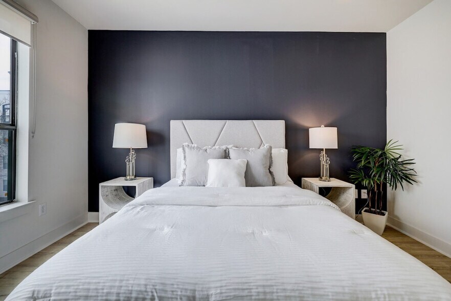 Building Photo - 2137 Pelham Dr