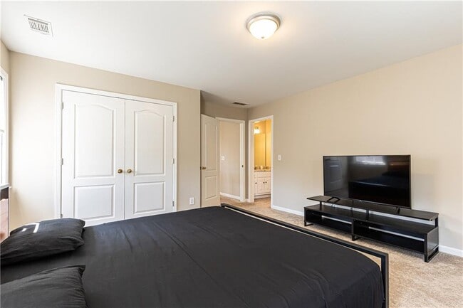 Building Photo - 9360 Nesbit Lakes Dr