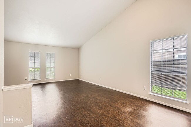 Building Photo - 8314 Kensington Dr