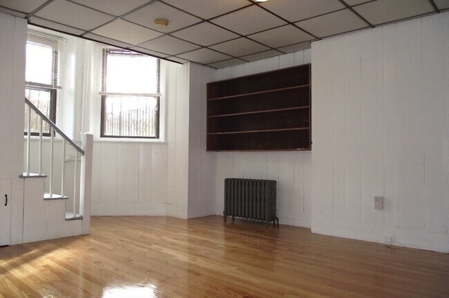 Building Photo - 924 Beacon St