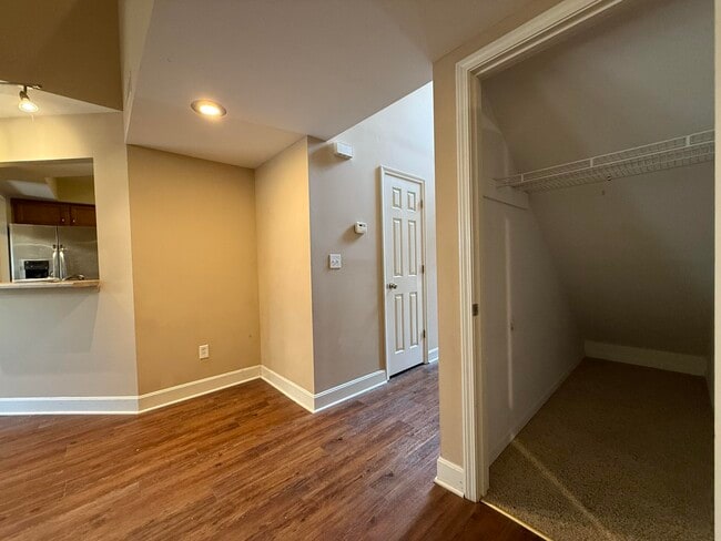Building Photo - 405 S Village Cir