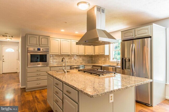 Building Photo - 23258 Oak Dr