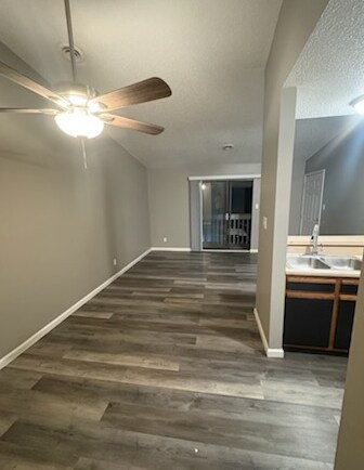 Building Photo - 321 Cedarview Ct