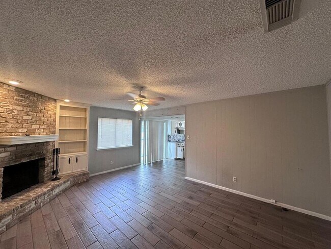 Building Photo - 15703 Spring Forest Dr