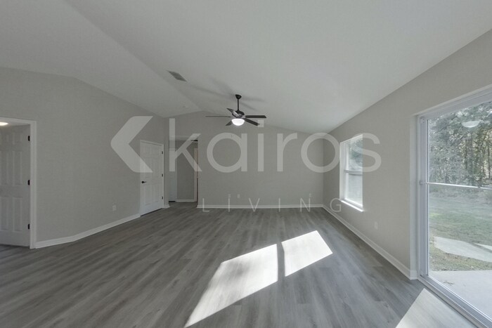 Building Photo - 820 Marion Oaks Manor