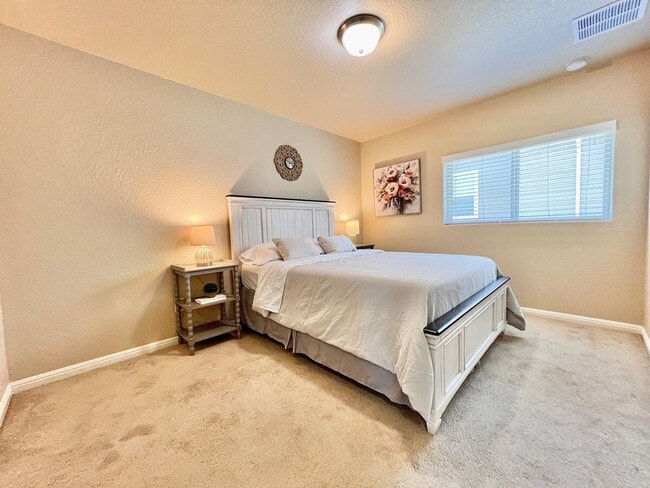 Building Photo - 11235 Silver Rose