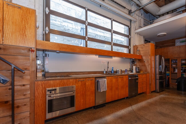 Building Photo - 2425 W 14th St
