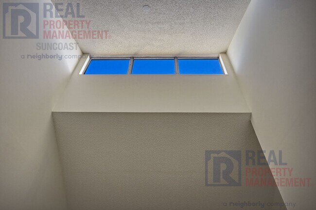 Building Photo - 251 Fenwick Dr