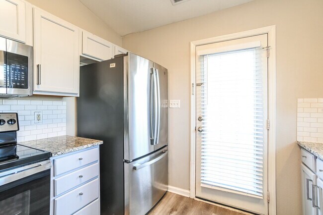 Building Photo - 1007 Kansas City Dr