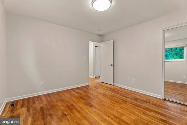 Building Photo - 4631 Hawksbury Rd