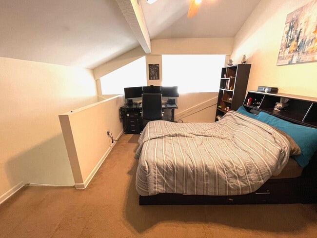 Building Photo - 450 7th St