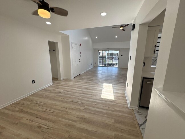 Building Photo - 72304 Delaire Landing Rd