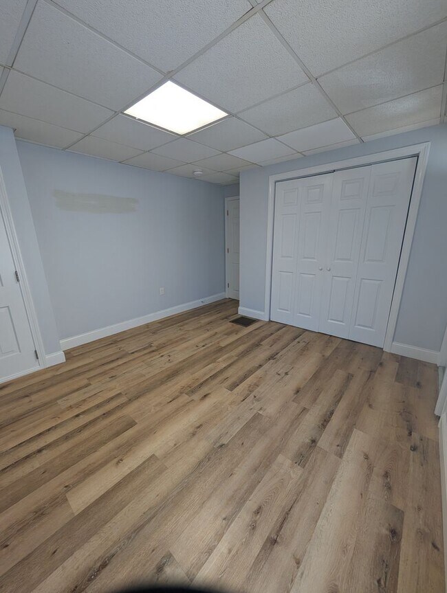 Building Photo - First Floor 1 Bedroom