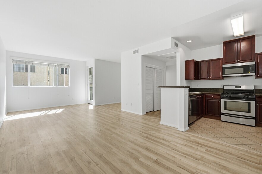 Building Photo - 13941 Sherman Way