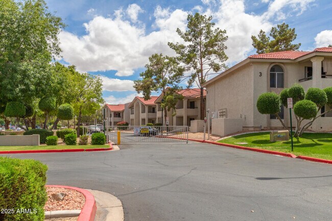 Building Photo - 10610 S 48th St