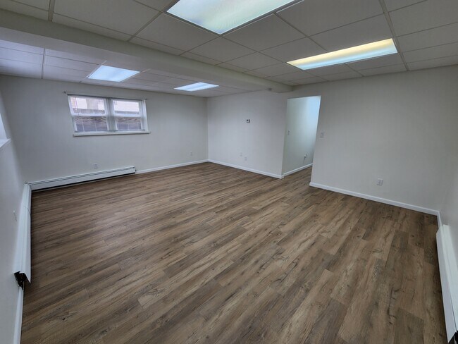 Building Photo - 517 Triplex