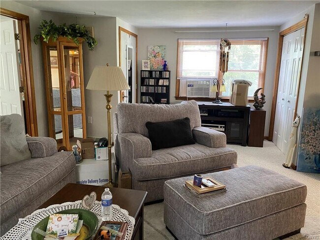 Building Photo - 225 Juanita Dr