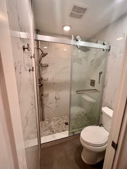 Building Photo - 3850 Riviera Dr