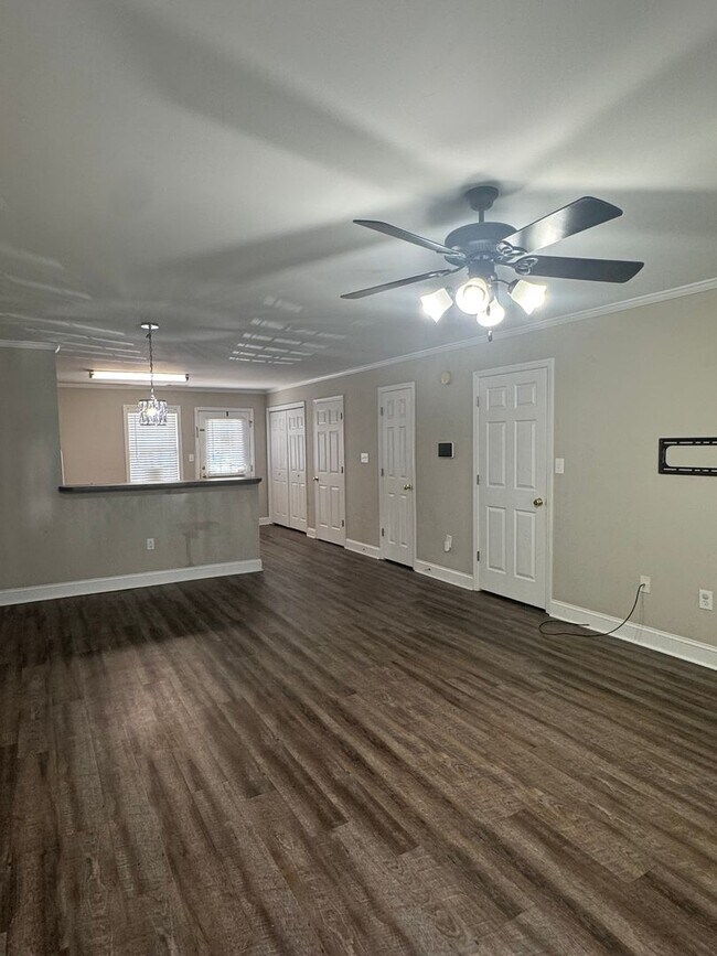 Building Photo - 320 Logmont Trace