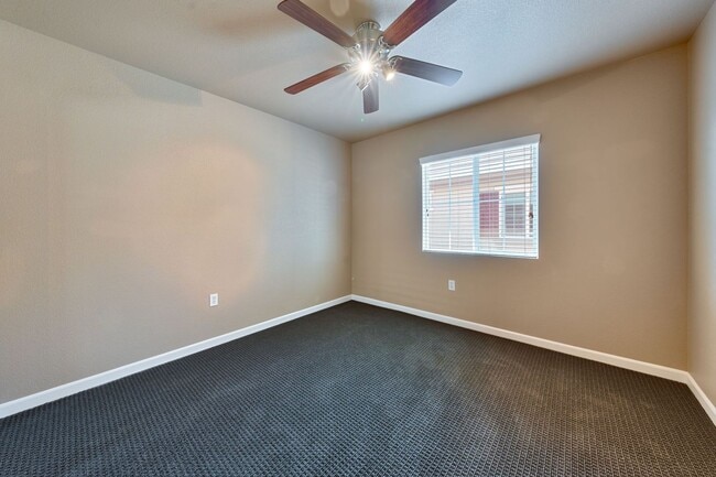 Building Photo - Exceptional 3BR Condo in Folsom! Stylish U...