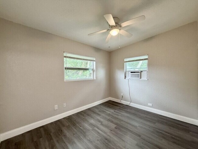 Building Photo - 1375 Tuscola St