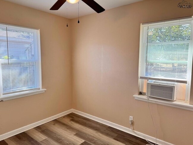 Building Photo - 102 Ave G