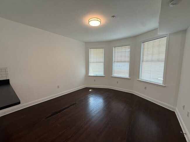 Building Photo - 152 Stevens Ave