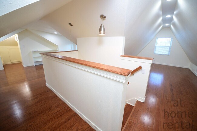 Building Photo - 1740 S Yorktown Ave