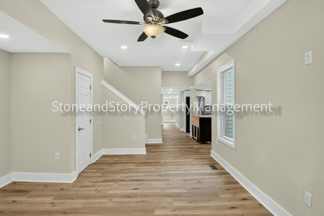 Building Photo - 414 NE Grattan St