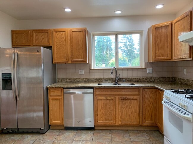 Building Photo - Split Level 4-bedroom, 3-bathroom Home in ...