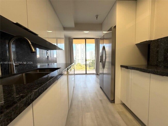 Building Photo - 290 174th St St