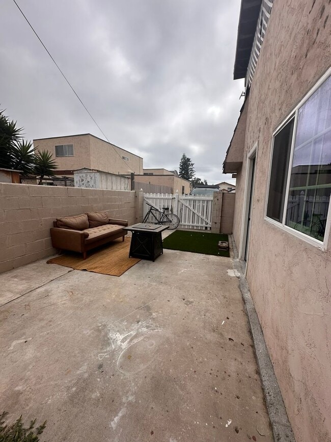 Building Photo - 1153-1155 Emory Street