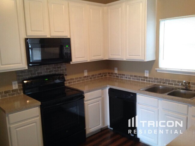 Building Photo - 10512 Fossil Hill Dr