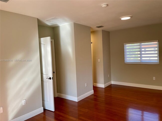 Building Photo - 3191 Ohio St