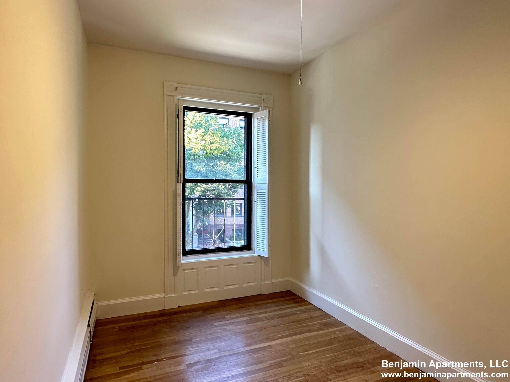 Building Photo - 517 Beacon St