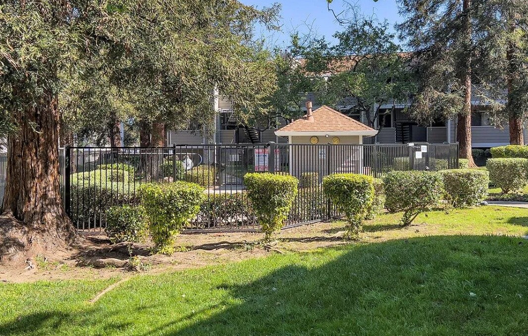 Building Photo - 295 Stonegate Cir