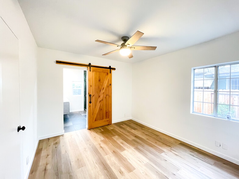 Master Bedroom - 162 Comstock Dr